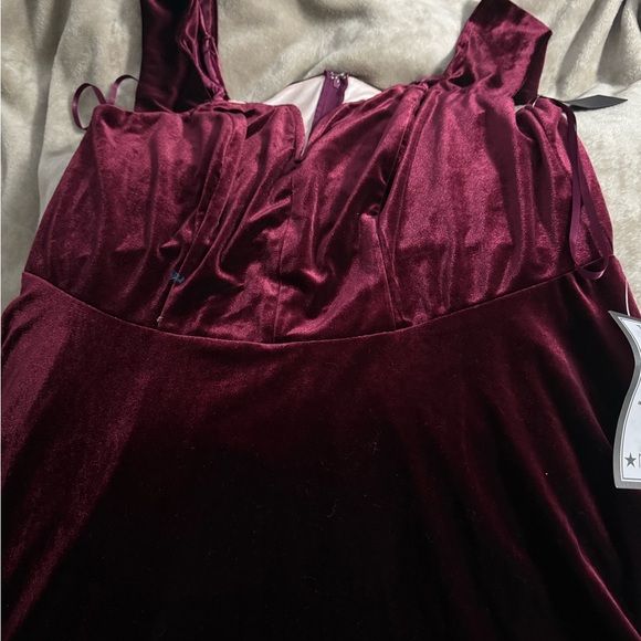 NWT City Studio Plus Velvet Off Shoulder Plunge Neckline Party Dress 16W - Picture 5 of 8